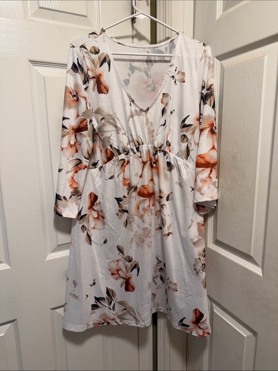 Dresses & Skirts - Women’s Size XL White Floral Dress with Deep V Neck